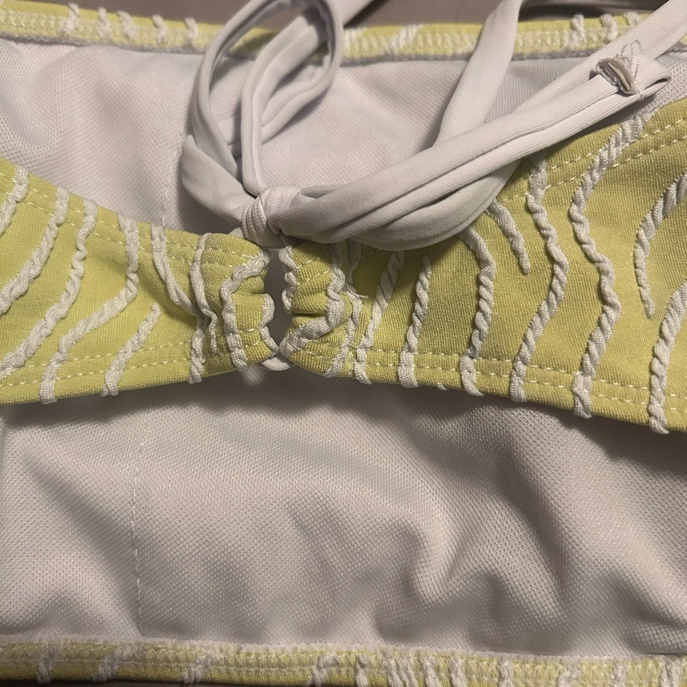 Bikini Set - Picture 2 of 3
